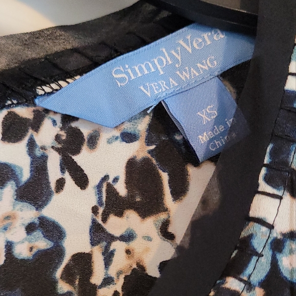 Vera Wang Sleeveless Top - Picture 3 of 4